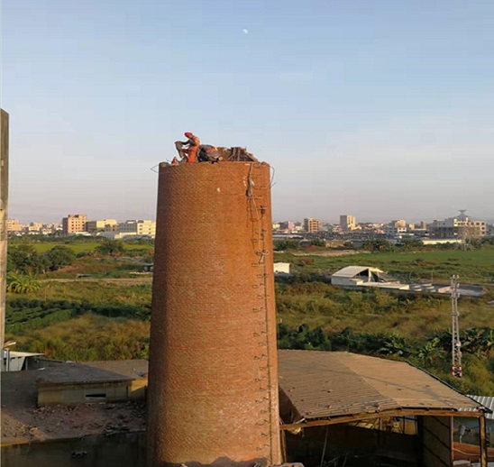 拆除煙囪公司:專業(yè)技術(shù)和經(jīng)驗,確保周圍環(huán)境的安全