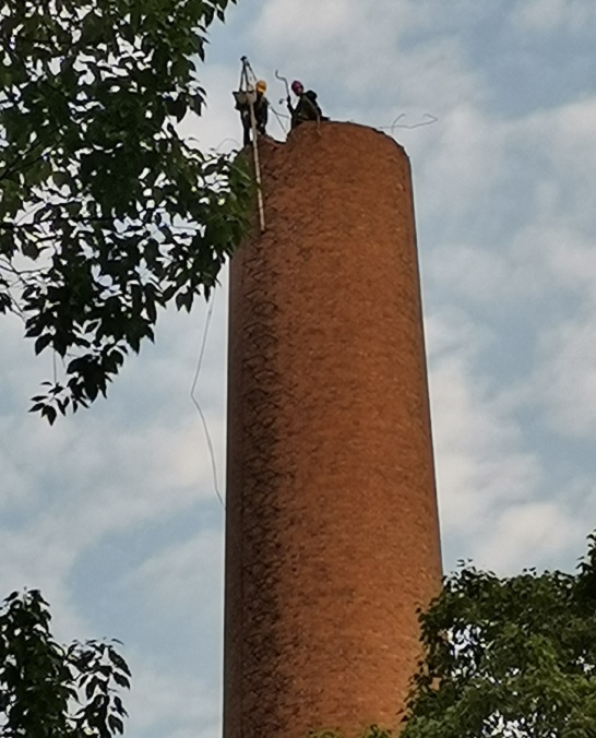 煙囪人工拆除：豐富的經(jīng)驗(yàn)，確保您的安全和利益